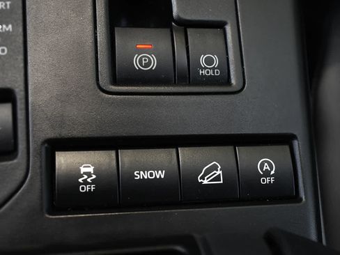 Used 2021 Toyota Highlander XLE AWD/4WD image 26