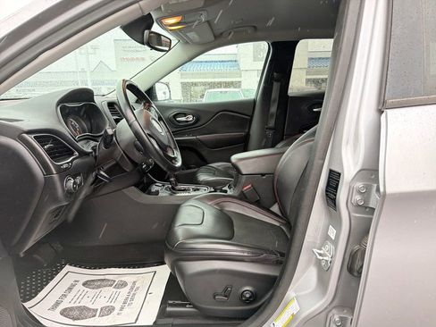 Used 2020 Jeep Cherokee Trailhawk w/ Cold Weather Group image 9