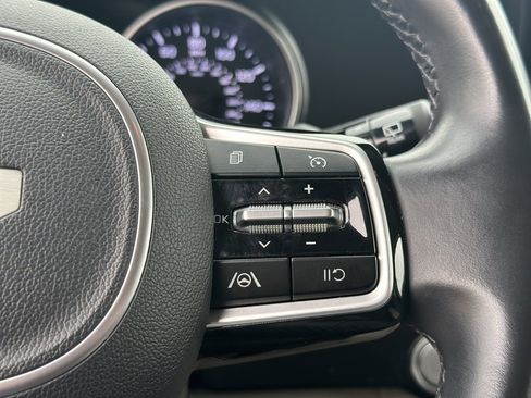 Used 2022 Kia Carnival LX image 28