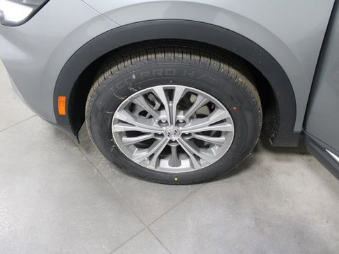 Used 2023 Buick Envision Preferred image 51