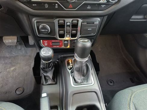 Used 2024 Jeep Wrangler Willys image 19