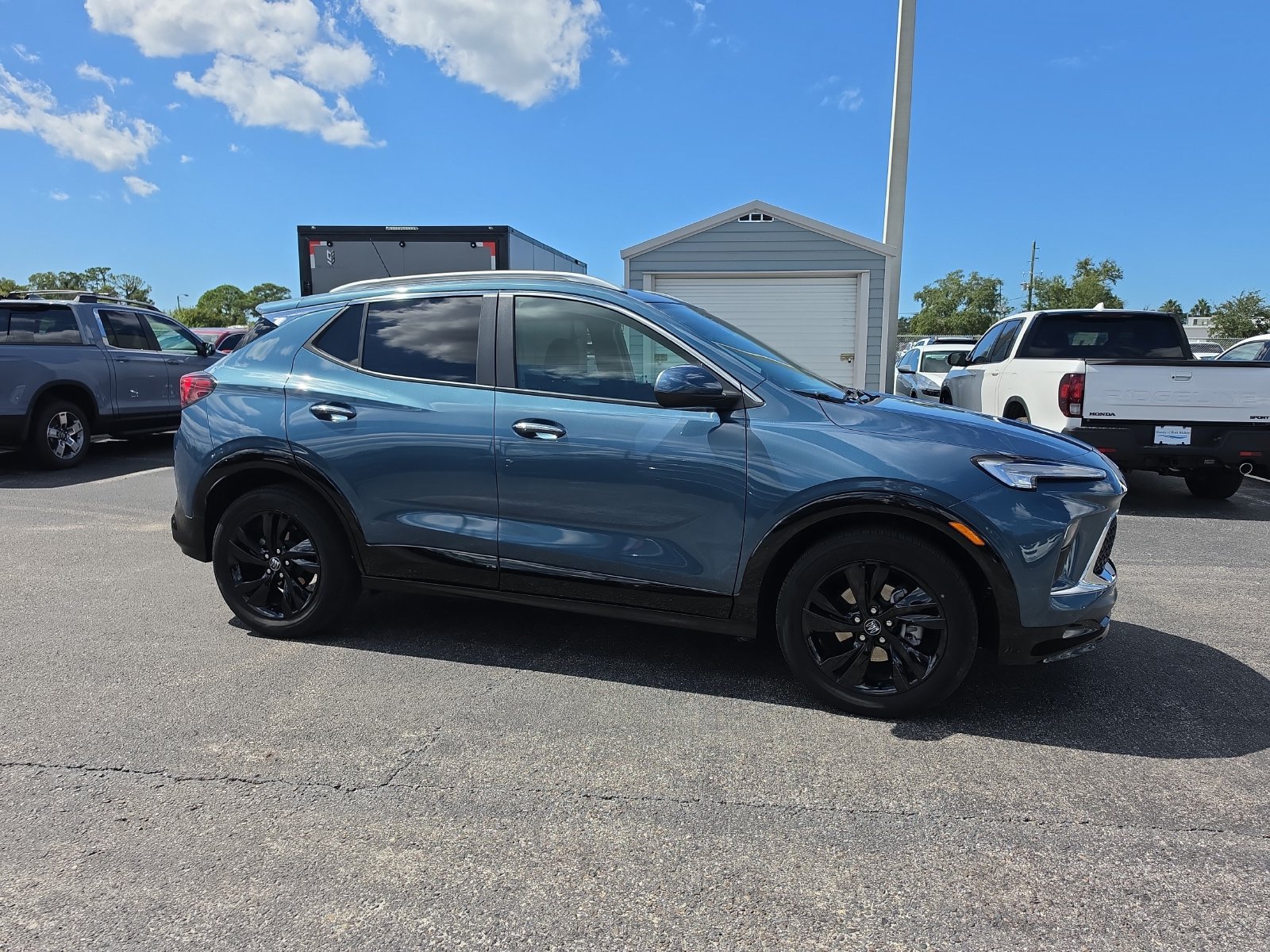 Used 2024 Buick Encore GX Sport Touring FWD image 2