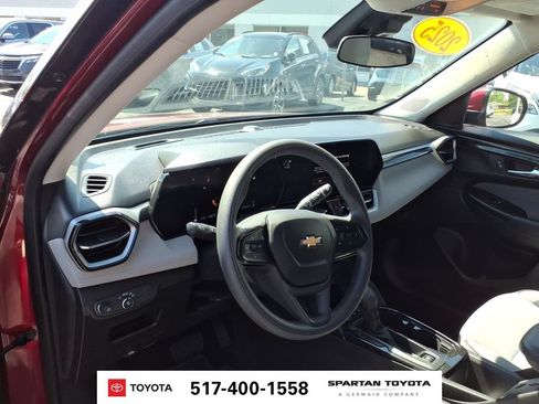 Used 2025 Chevrolet TrailBlazer LT AWD/4WD image 15