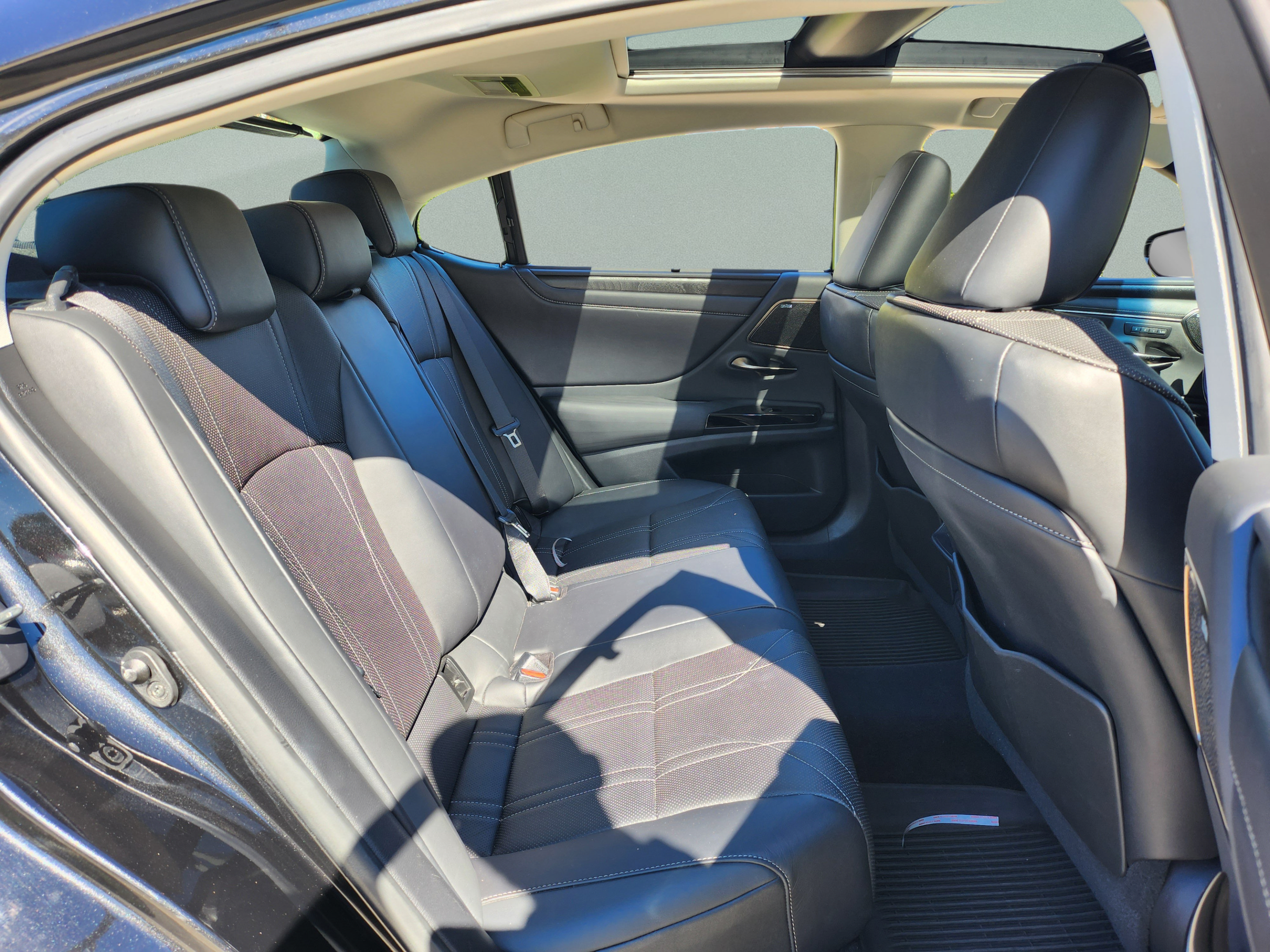 Certified 2022 Lexus ES 350 Ultra Luxury w/ Accessory Package 2 FWD image 25