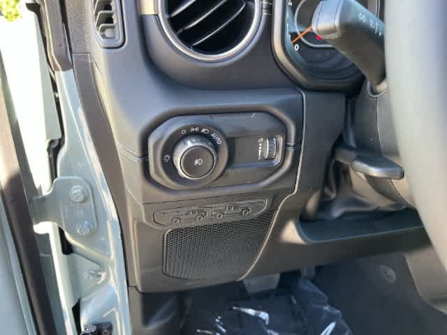 New 2027 Jeep Wrangler Unlimited Sahara w/ Whitecap Package AWD/4WD image 37