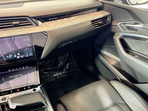 Used 2022 Audi e-tron Chronos w/ Chronos Package image 21