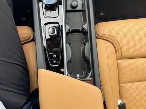 Used 2025 Volvo XC60 B5 Ultra image 18