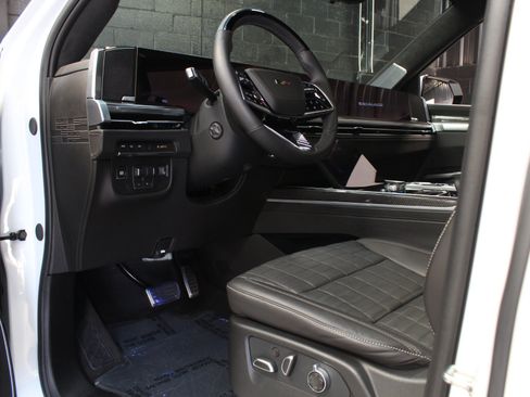 Used 2026 Cadillac Escalade V AWD/4WD image 28