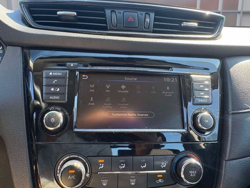 Used 2019 Nissan Rogue S AWD/4WD image 28