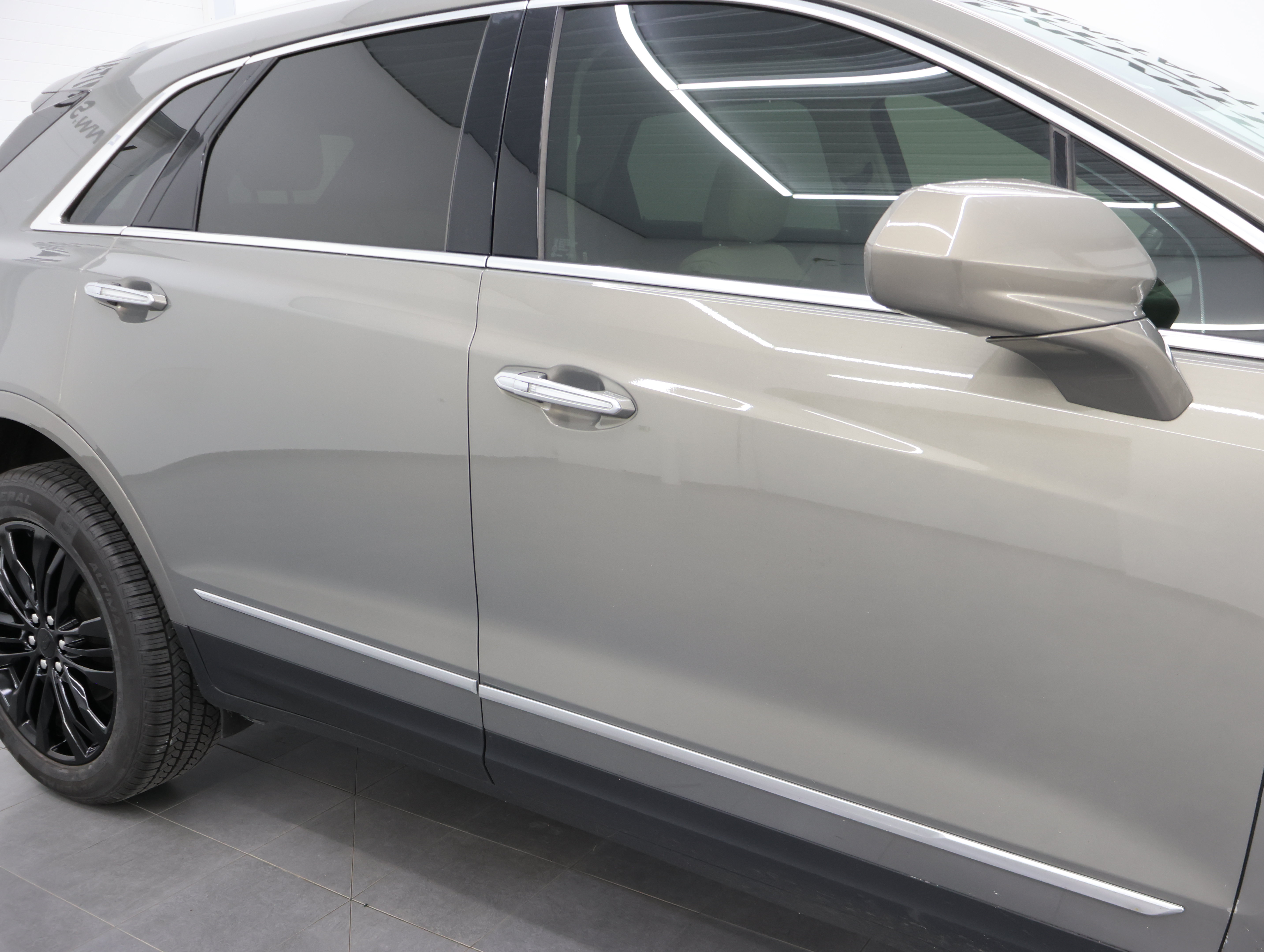 Used 2017 Cadillac XT5 Premium Luxury AWD/4WD image 24