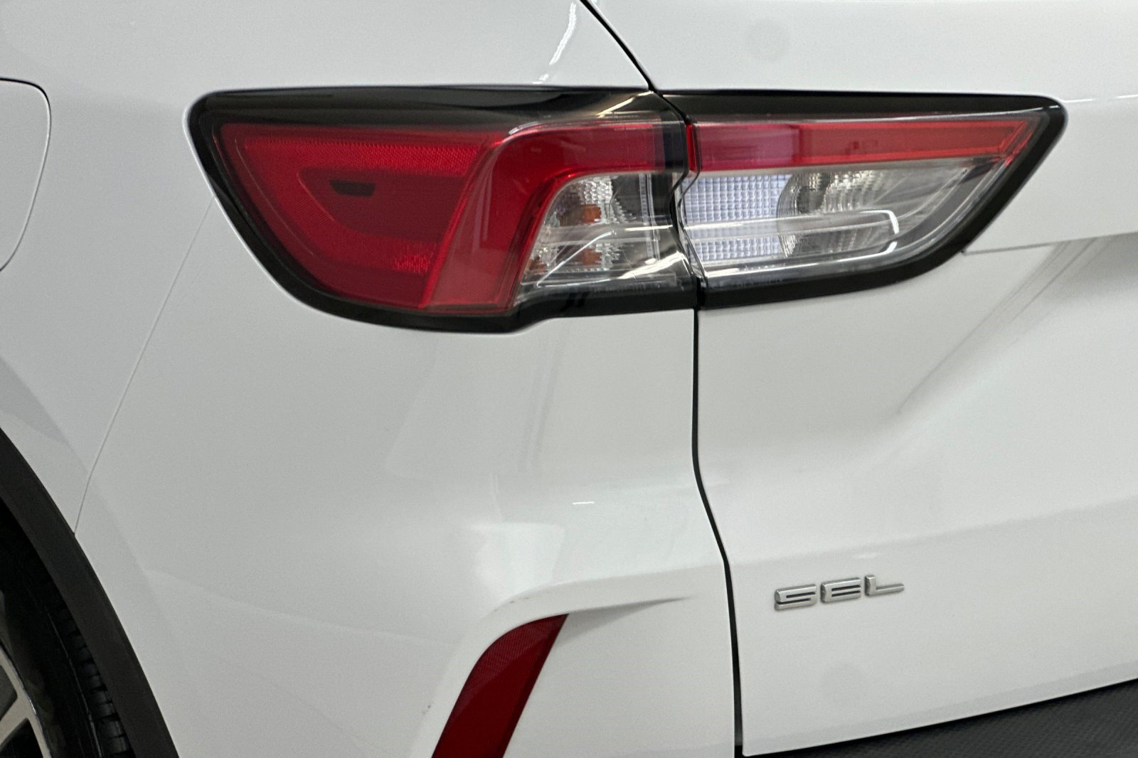 Used 2020 Ford Escape SEL FWD image 28