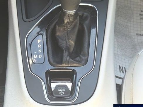 Used 2019 Jeep Cherokee Limited FWD image 36