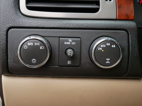 Used 2008 Chevrolet Avalanche LTZ w/ LTZ Preferred Equipment Group AWD/4WD image 17