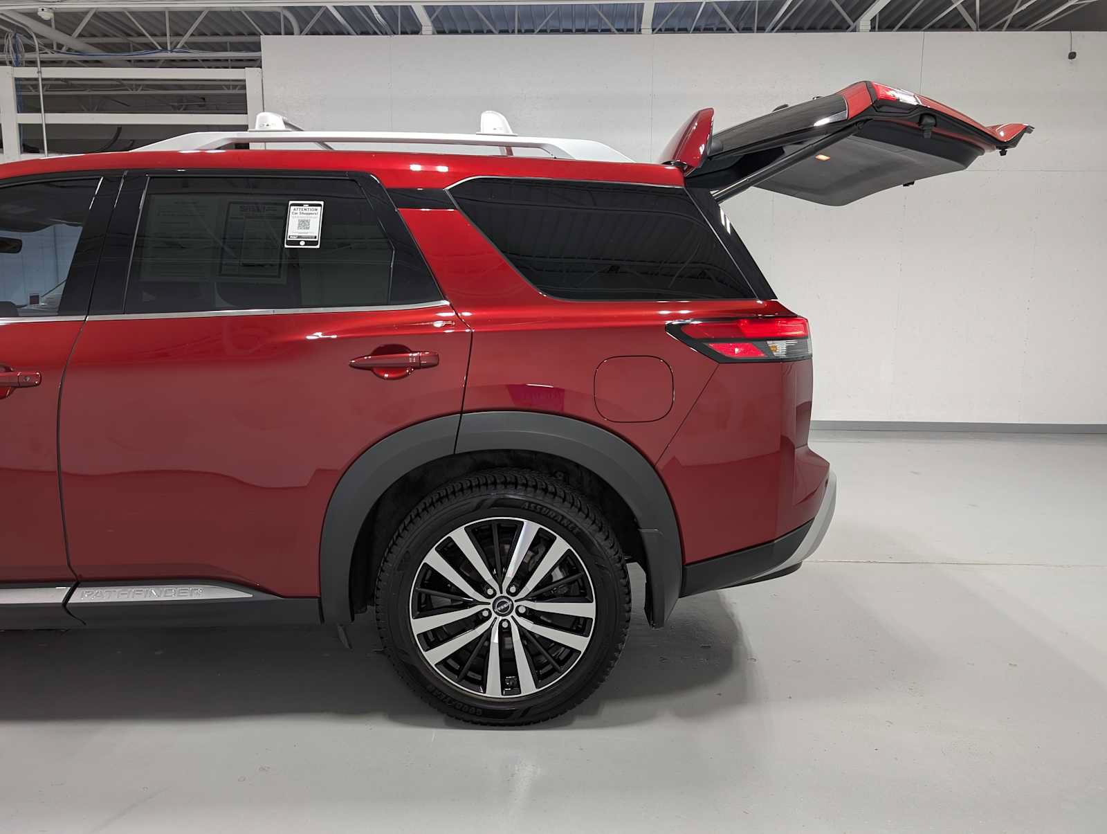 Used 2023 Nissan Pathfinder Platinum AWD/4WD image 11