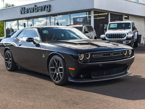 Used 2016 Dodge Challenger R/T Scat Pack w/ Leather Interior Group RWD image 7