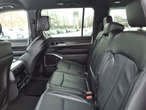 Used 2024 Jeep Wagoneer Series II w/ Flexible Seating Group RWD image 6