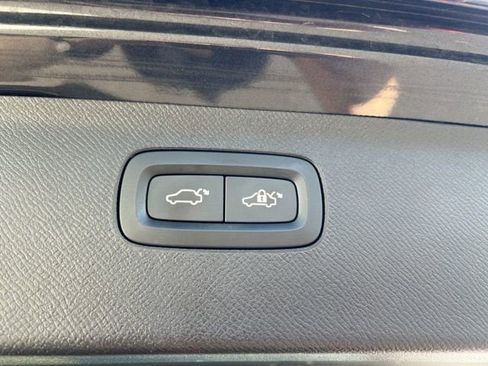 Used 2021 Volvo XC90 T5 Momentum w/ Protection Package Premier image 29