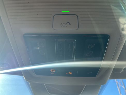 Certified 2025 Volkswagen Tiguan SE image 29