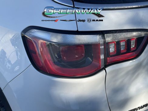 Used 2017 Jeep Compass Latitude w/ Popular Equipment Group FWD image 7