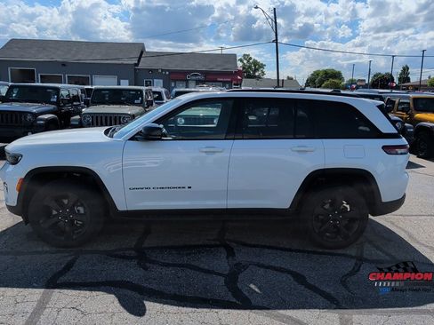 Used 2024 Jeep Grand Cherokee Limited w/ Luxury Tech Group II AWD/4WD image 2