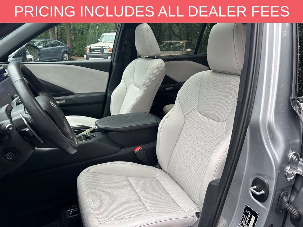 Used 2025 Lexus TX 350 AWD w/ Technology Package image 3