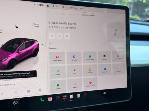 Used 2022 Tesla Model Y Performance AWD/4WD image 16