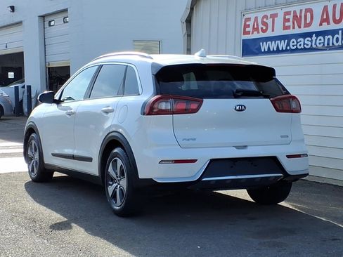 Used 2017 Kia Niro EX image 3