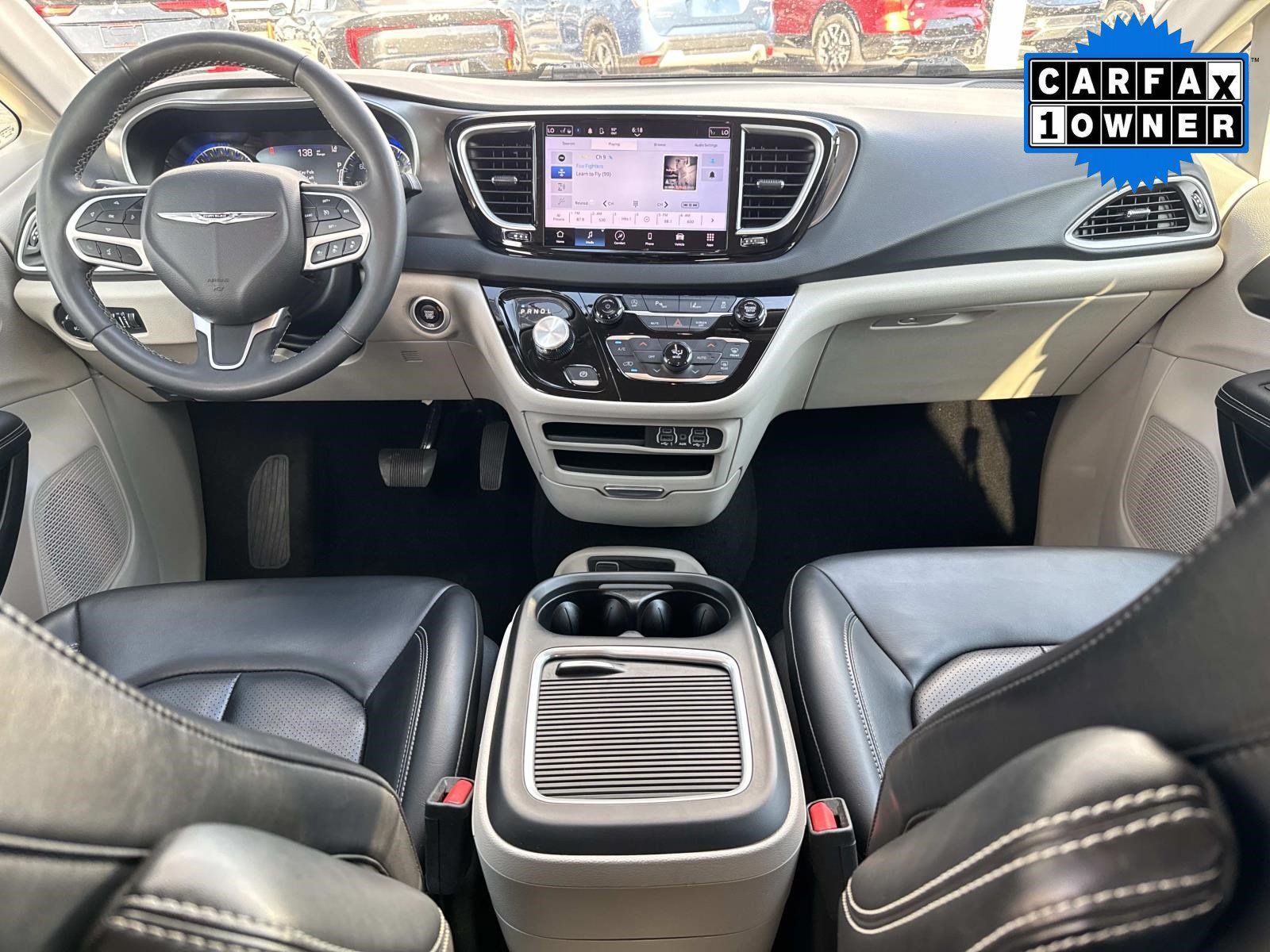 Used 2024 Chrysler Pacifica Touring-L FWD image 16