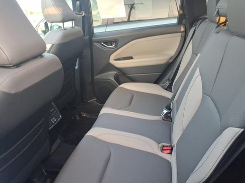 Certified 2025 Subaru Forester Limited AWD/4WD image 8