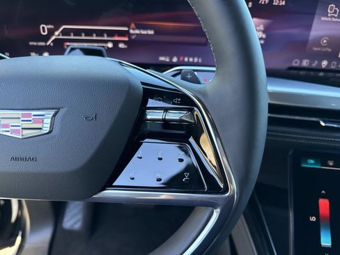 Used 2025 Cadillac Escalade ESV Sport image 32