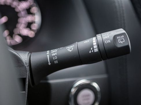 Used 2024 Nissan Armada SL w/ Captain's Chairs Package image 16