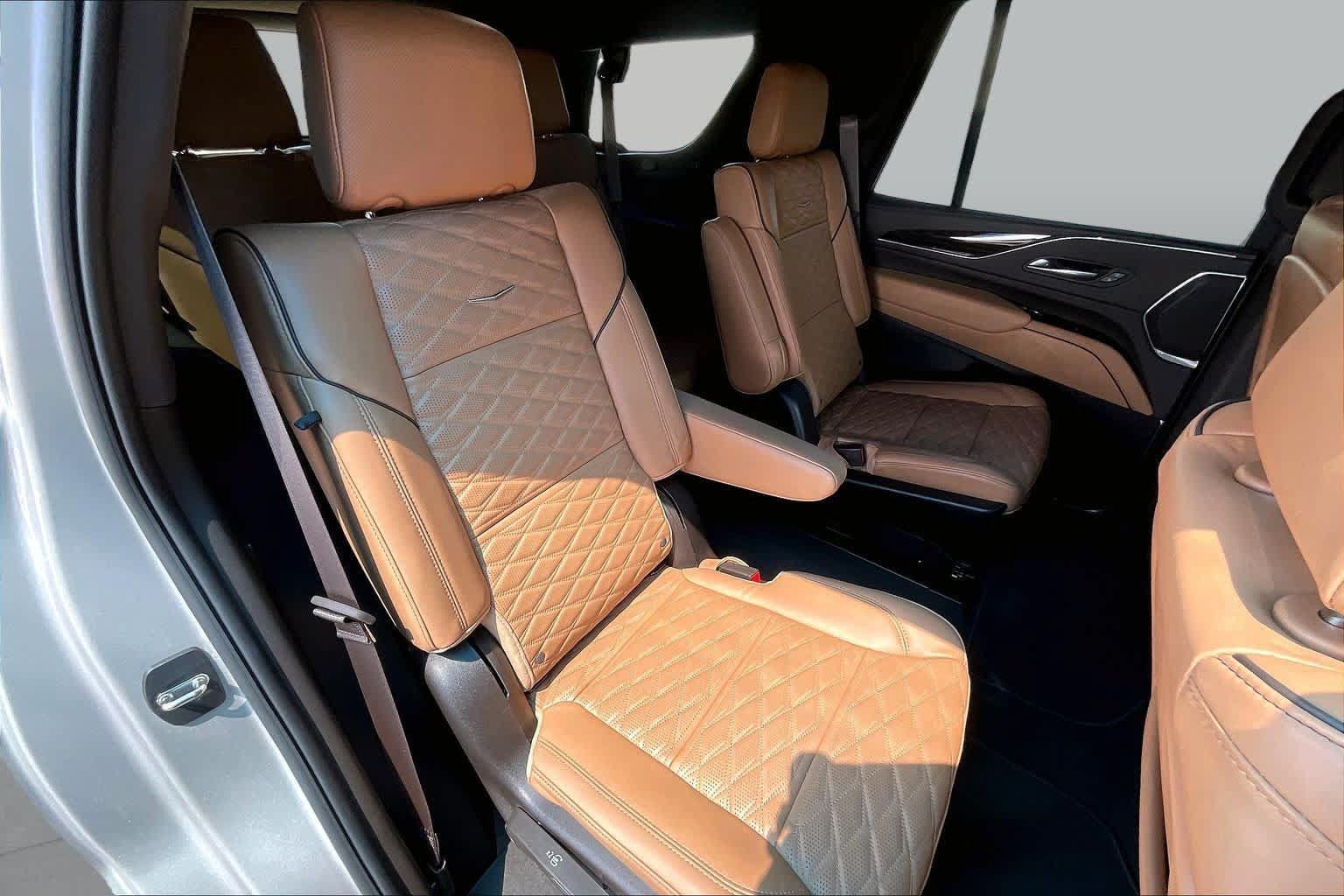 Used 2024 Cadillac Escalade Premium Luxury w/ Performance Package AWD/4WD image 38