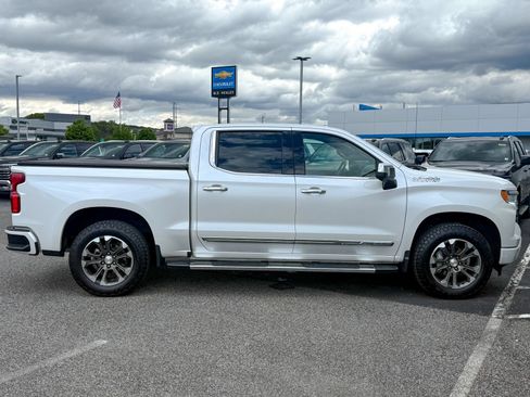 Certified 2024 Chevrolet Silverado 1500 High Country w/ Technology Package AWD/4WD image 8
