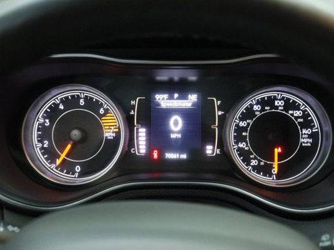 Used 2019 Jeep Cherokee Latitude Plus FWD image 15