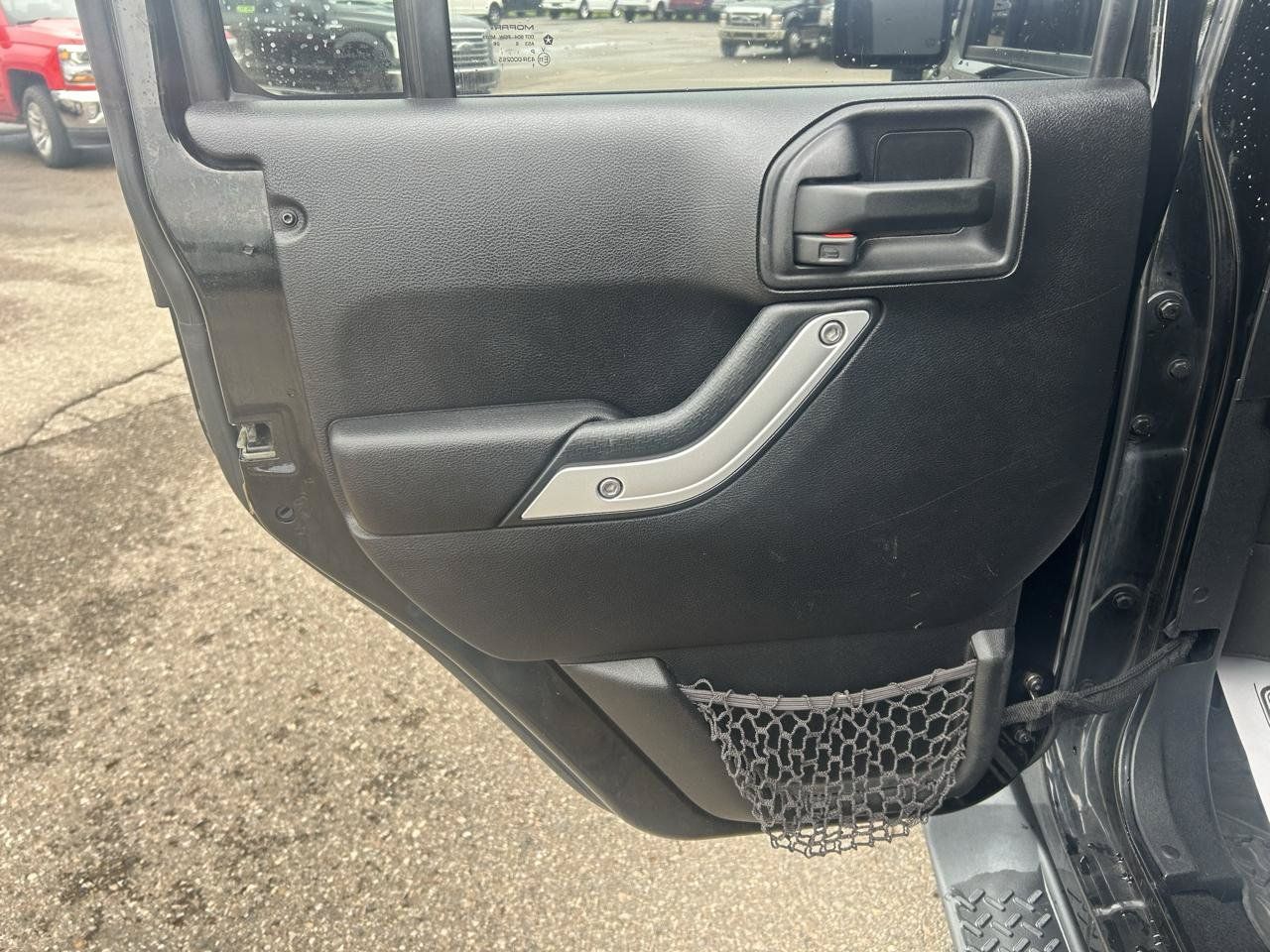 Used 2016 Jeep Wrangler Unlimited Sahara w/ Connectivity Group AWD/4WD image 12