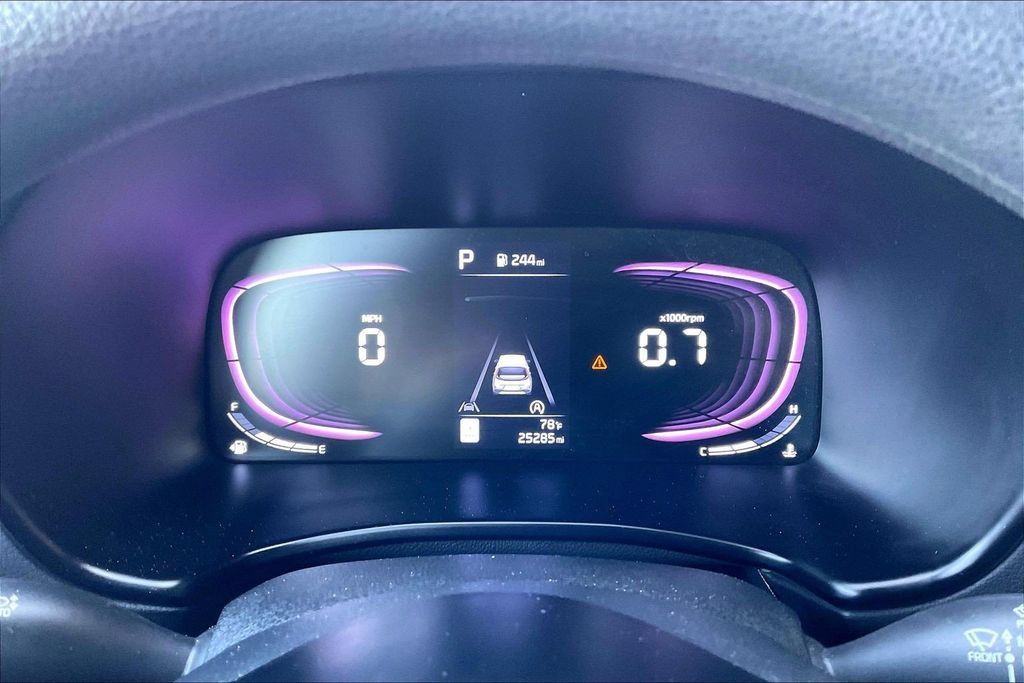 Used 2025 Kia Soul LX w/ LX Technology Package FWD image 19