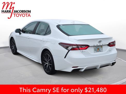 Used 2024 Toyota Camry SE image 13