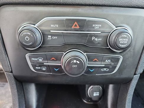 Used 2021 Dodge Charger SXT w/ Leather Interior Group image 15