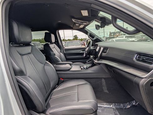 Used 2024 Jeep Wagoneer L Series II w/ Flexible Seating Group image 10