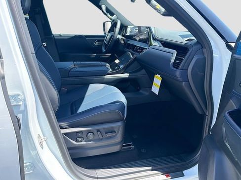 New 2026 INFINITI QX80 4WD w/ Sport Exterior Package image 25