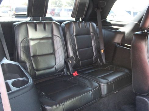 Used 2018 Ford Explorer Platinum AWD/4WD image 13