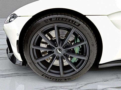 Used 2019 Aston Martin V8 Vantage Coupe image 36