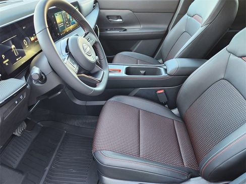 New 2026 Nissan Kicks SR image 9