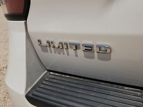 Used 2019 Ford Expedition Limited w/ Equipment Group 301A RWD image 8