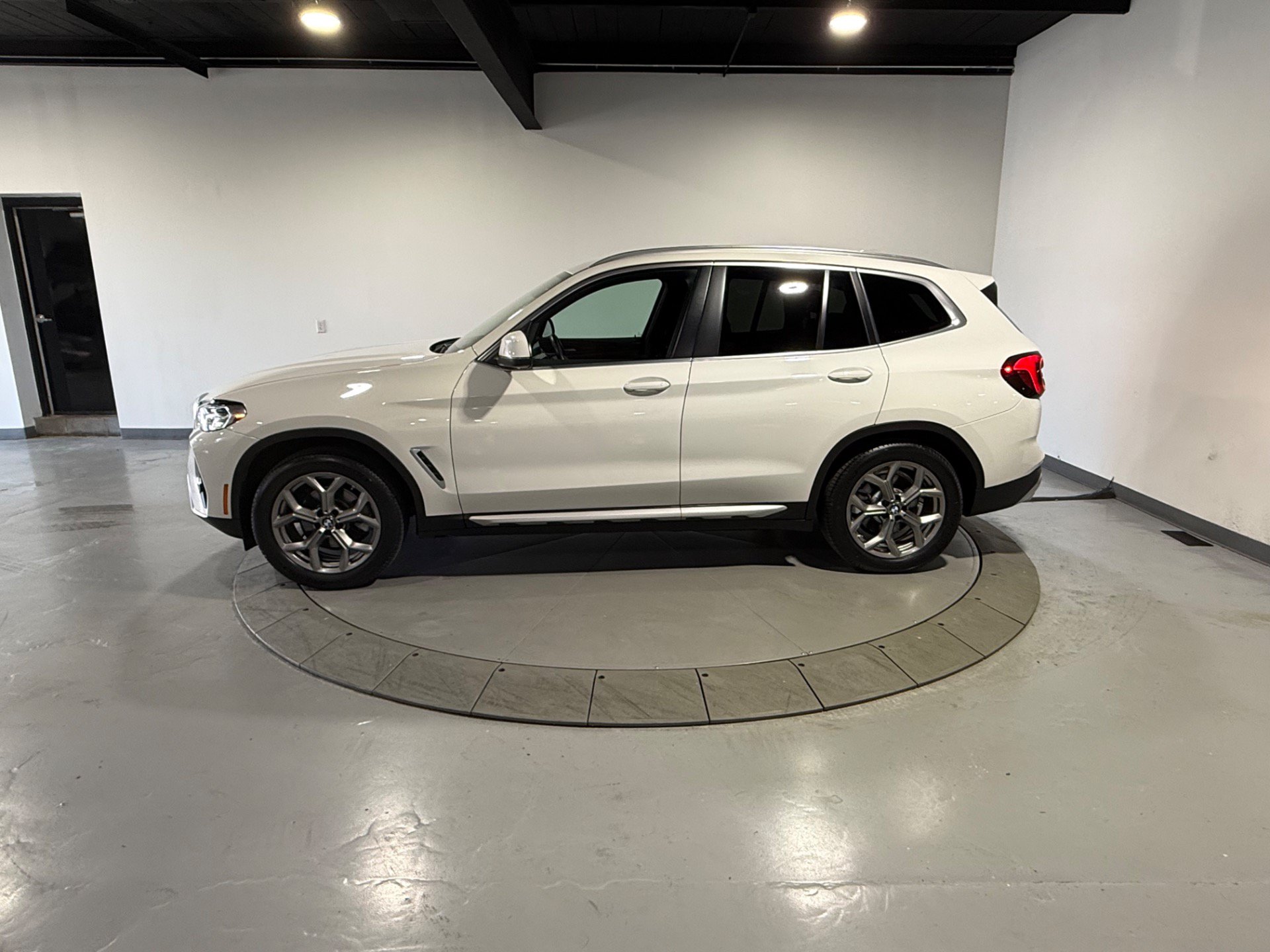 Used 2024 BMW X3 xDrive30i w/ Convenience Package AWD/4WD image 13