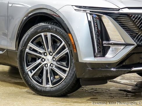 New 2025 Cadillac Lyriq Luxury image 3