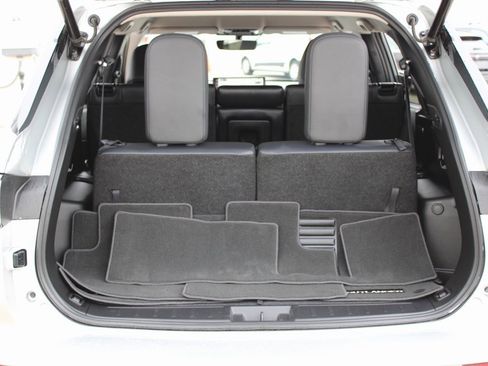 Used 2025 Mitsubishi Outlander SE image 30