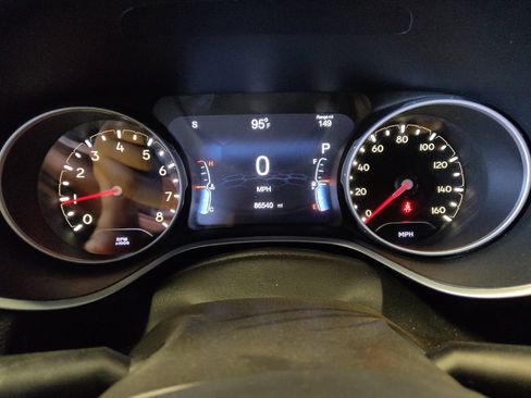 Used 2018 Jeep Compass Sport w/ Tech Group FWD image 23