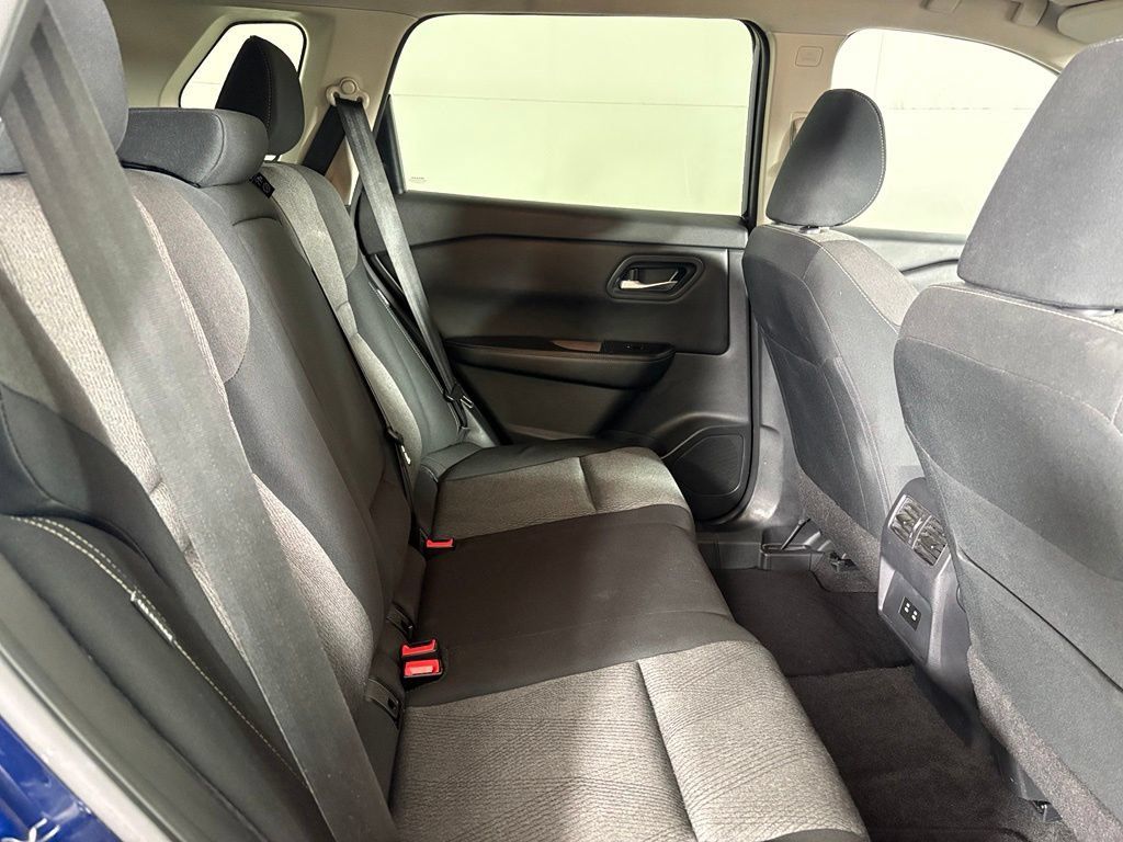 Used 2024 Nissan Rogue SV FWD image 22