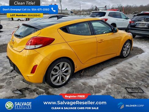 Used 2013 Hyundai Veloster w/ Style Pkg image 4